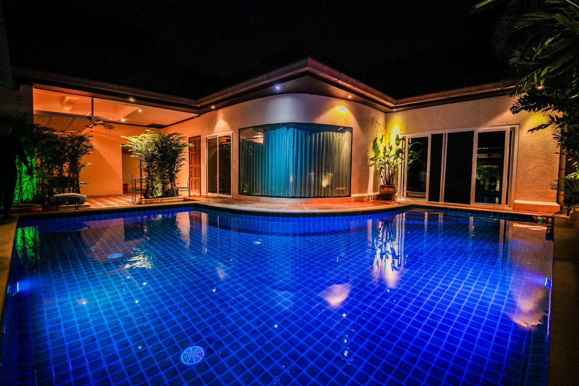 Cosy Beach Pool Villas By Pattaya Sunny Rentals Экстерьер фото