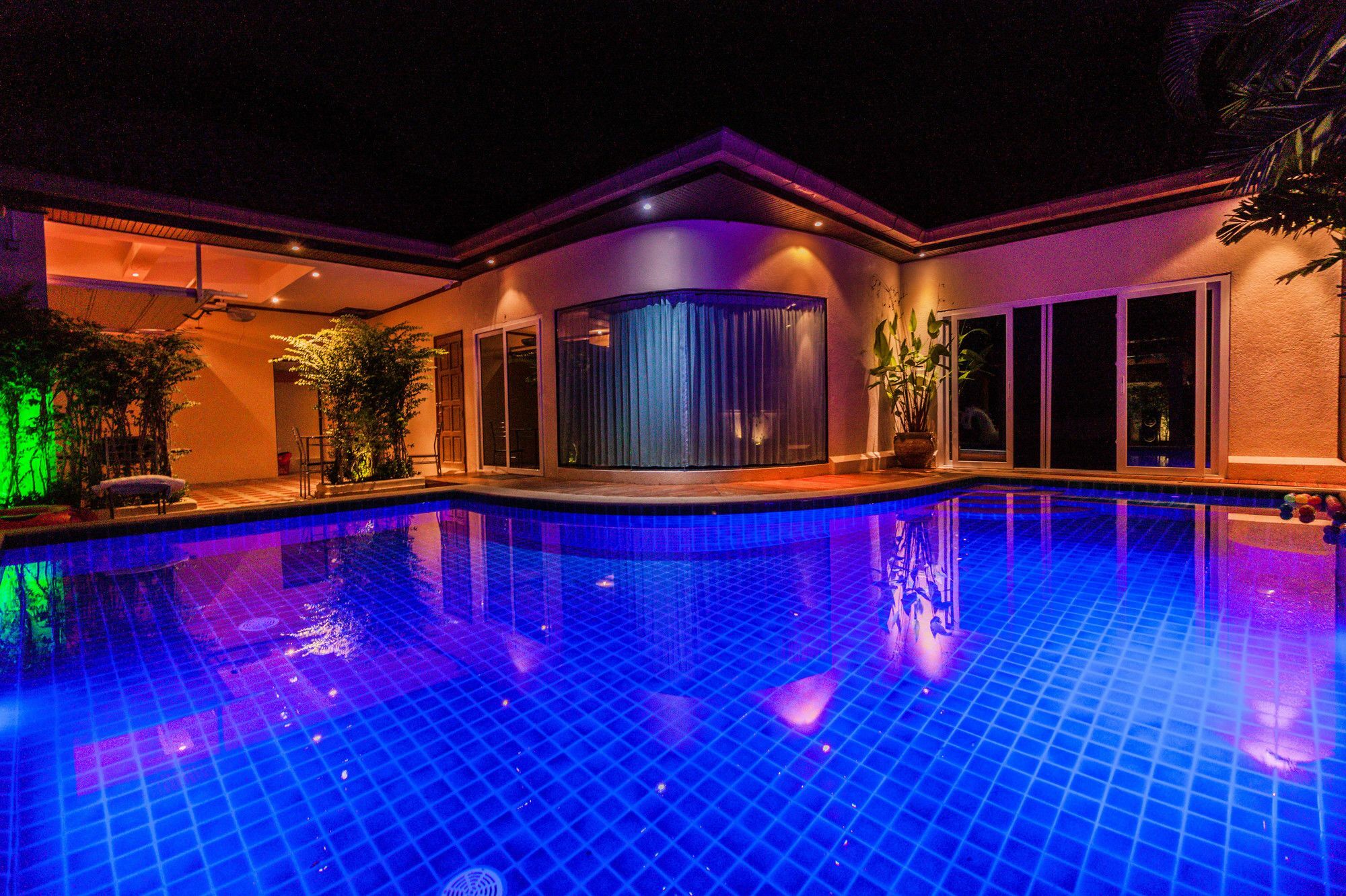 Cosy Beach Pool Villas By Pattaya Sunny Rentals Экстерьер фото