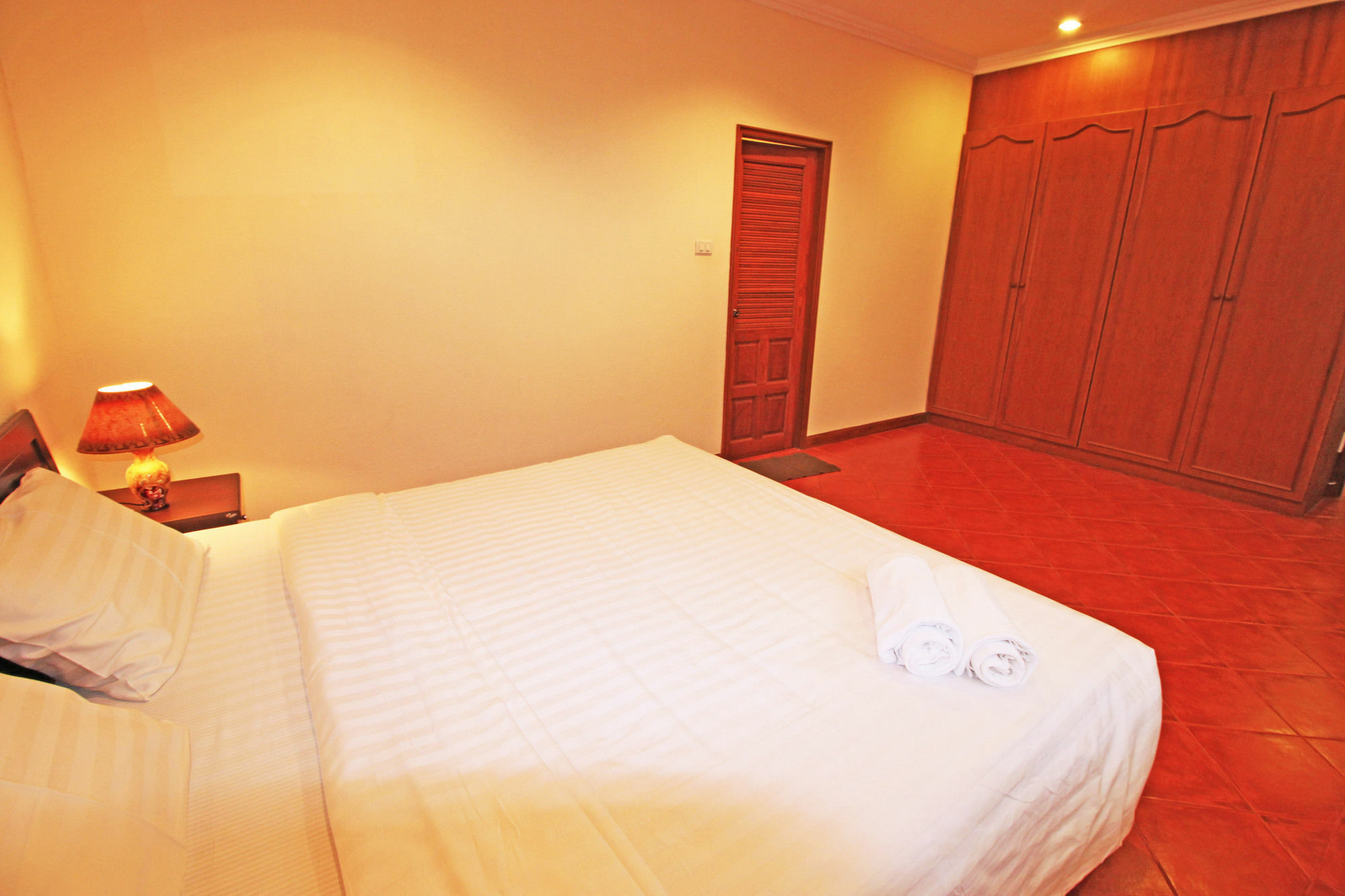 Cosy Beach Pool Villas By Pattaya Sunny Rentals Экстерьер фото